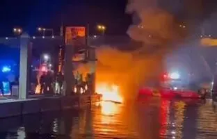 لحظه انفجار هولناک دو قایق در سواحل فلوریدا + ویدئو