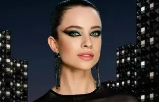 بهترین رنگ‌های سایه چشم برای تکمیل استایل لباس مشکی
