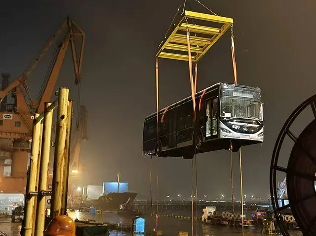 اتوبوس‌های چینی بالاخره به تهران رسید + عکس