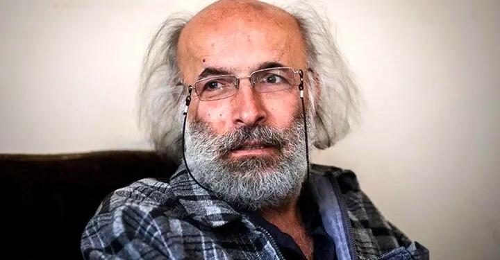 واکنش کیانوش عیاری به قاچاق فیلم «کاناپه»؛ از نمایش غیرقانونی اثرم ناراضی هستم