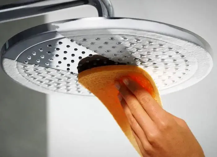 فوت و فن خانه‌داری؛ 6 روش کاربردی برای رسوب گیری سر دوش حمام