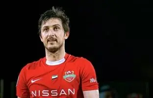 آوازخوانی جالب سردار آزمون در امارات + ویدئو