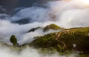 آبشار، جنگل و دریاچه در شهر ایتالیایی آذربایجان؛ تجربه یک سفر خنک با طعم لمباردی