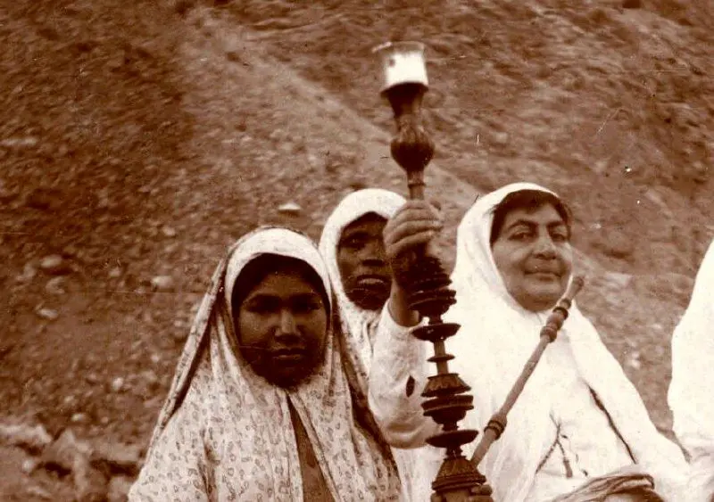 سفر به عصر قاجار؛ از قلیان‌کشی ملکه‌های ایران تا دیدار شاه با ملکه‌های اروپا + عکس