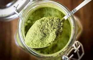 حنا برای تقویت مو چند ساعت بماند ؟ آموزش حنا گذاشتن روی مو