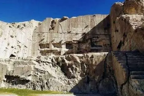 سفری به قدمگاه مقدس هخامنشیان؛ ایوان قدمگاه کجاست؟ 