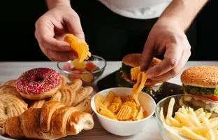 ۷ نکته جالب درباره کاهش پرخوری استرسی