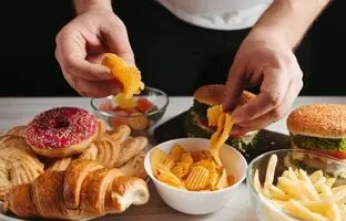 ۷ نکته جالب درباره کاهش پرخوری استرسی