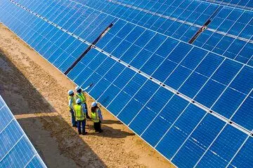 بزرگترین نیروگاه خورشیدی جهان در همسایگی ایران ساخته شد 