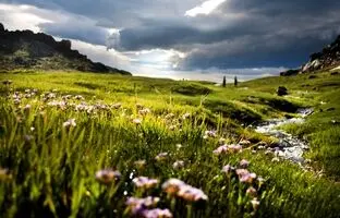 دره، دشت و روستایی خنک در همدان برای سفر در تابستان