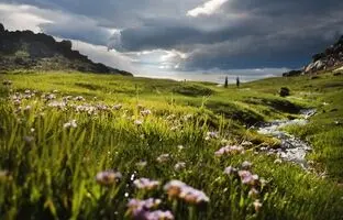 دره، دشت و روستایی خنک در همدان برای سفر در تابستان