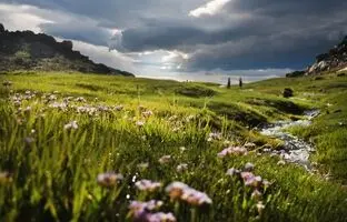 دره، دشت و روستایی خنک در همدان برای سفر در تابستان