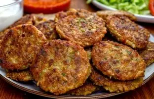 نحوه درست کردن یک کتلت خوشمزه با عدس و بدون گوشت + ویدئو