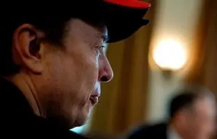 کبودی چشم میلیاردر معروف حاشیه‌ساز شد + عکس