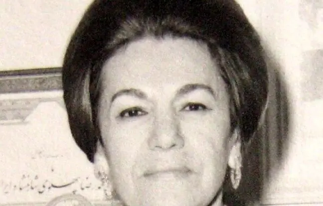 فرح در کنار پدر و مادرش سهراب و فریده دیبا؛ اواخر دهه 1310