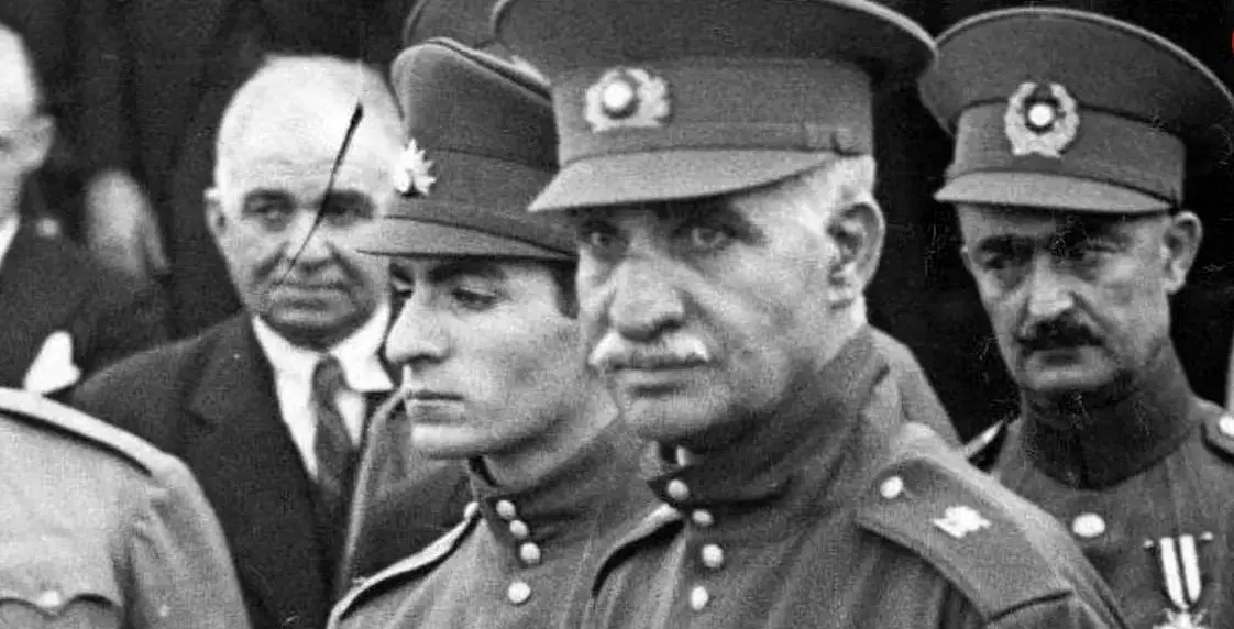 «رضاخان» در حال اسب سواری؛ سال 1311 + عکس