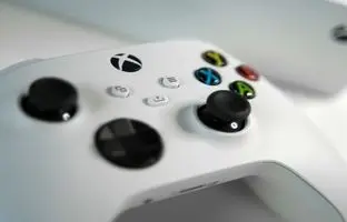  مایکروسافت ۳ کنترلر جدید ایکس باکس در دست ساخت دارد