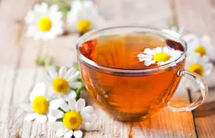 فواید شگفت‌انگیز چای بابونه که علم نیز آن‌ها را تأیید کرده است 