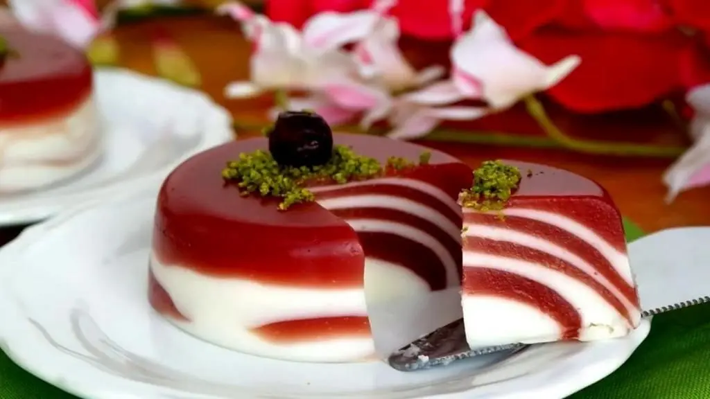 3 دسر خوشمزه و متفاوت با انار برای شب یلدا