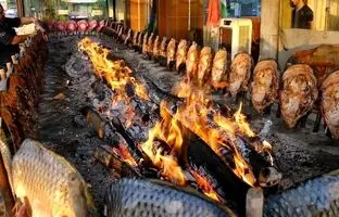 روش خاص و عجیب چینی‌ها برای پختن ماهی! + ویدئو
