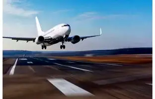 حادثه عجیب و خنده دار در پرواز شیلی/ چمدان مسافر بدشانس به بیرون پرت شد + ویدئو