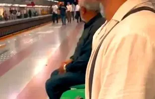 (ویدئو) خوانندگی زیبای یک جوان در متروی تهران پُربازدید شد