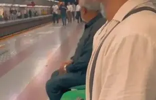 (ویدئو) خوانندگی زیبای یک جوان در متروی تهران پُربازدید شد