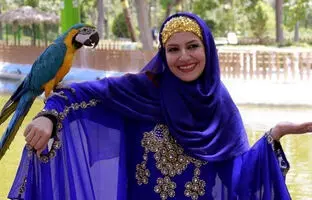  پاپاراتزی ایرانی؛ عکس شیک از خاله شادونه در جشن تولدش 