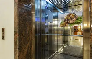  چرا آسانسورها آینه دارند؟! 