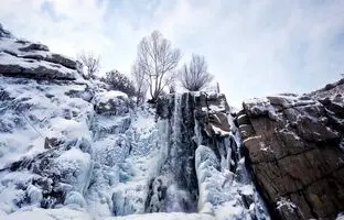 آبشار گنجنامه همدان منجمد شد 