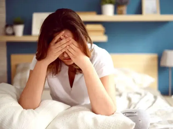 چرا صبح بعد از بیدار شدن از خواب احساس خستگی می‌کنیم؟