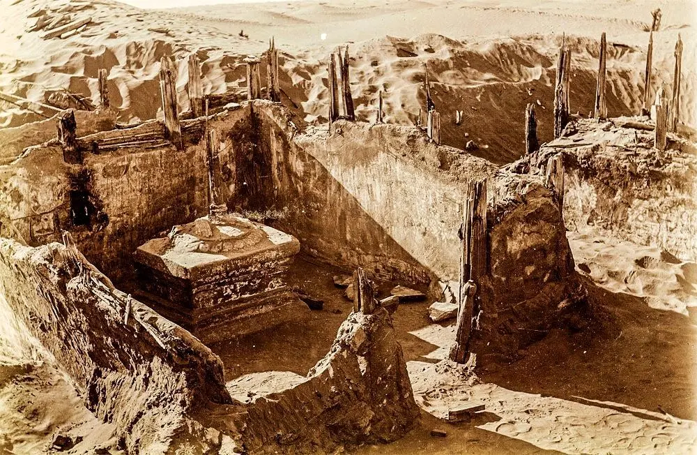 شهری با «نقاشی‌های ایرانی» که بعد از 1200 سال از زیر شن‌های بیابان بیرون آمد + تصاویر