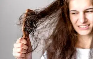 اصلی‌ترین علل ریزش مو در بانوان + ویدئو