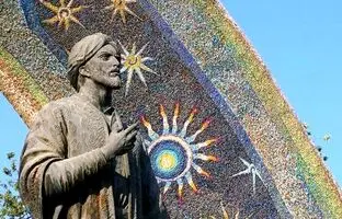 شعردرمانی؛ تشبیه زندگانی به میدان چوگان در این شعر رودکی