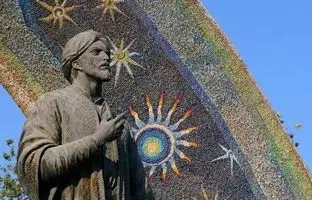 شعردرمانی؛ تشبیه زندگانی به میدان چوگان در این شعر رودکی