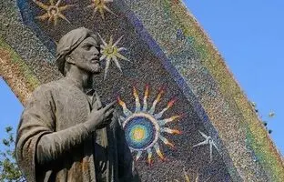 شعردرمانی؛ تشبیه زندگانی به میدان چوگان در این شعر رودکی