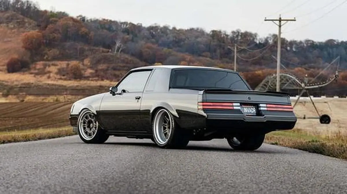 رگال گرند نشنال؛ موشک آمریکایی روی جاده نشست! + تصاویر