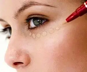 روش استفاده از کانسیلر برای جوان تر شدن