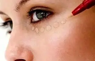 روش استفاده از کانسیلر برای جوان تر شدن