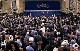 لحظه ورود رهبرانقلاب به حسینیه امام خمینی(ره) + ویدئو
