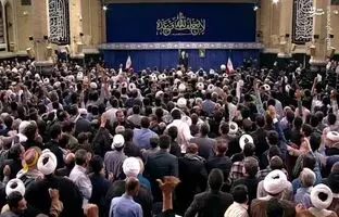 لحظه ورود رهبرانقلاب به حسینیه امام خمینی(ره) + ویدئو