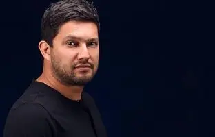  پریدن حامد بهداد روی میز در نشست خبری 