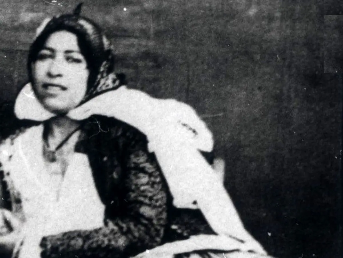  سفر به عصر قاجار؛ بازار رشت، خیابان فردوسی و یک عاشقانۀ زن و شوهری  + تصویر