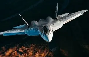 تصاویری از چرخش سریع سوخو ۵۷ و فرود تماشایی این جنگنده غول‌پیکر + ویدئو