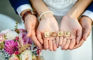  متن تبریک روز ازدواج ۱۴۰۴ برای استوری + عکس نوشته 