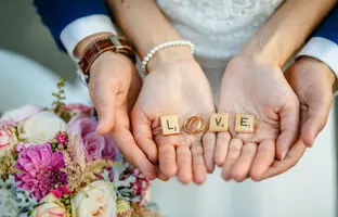 متن تبریک روز ازدواج ۱۴۰۴ برای استوری + عکس نوشته 