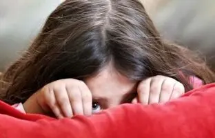 اشتباه والدین که موجب ادامه ترس کودکان می‌شود