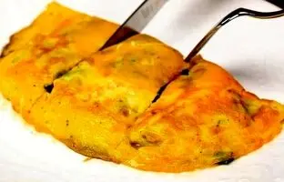 با تخم مرغ و اسفناج و در 10 دقیقه این غذای خوشمزه را درست کنید + ویدئو