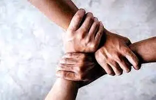 چرا ما به برخی افراد کمک می‌کنیم اما به برخی دیگر نه؟
