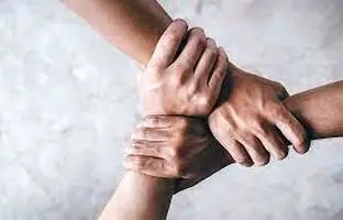 چرا ما به برخی افراد کمک می‌کنیم اما به برخی دیگر نه؟
